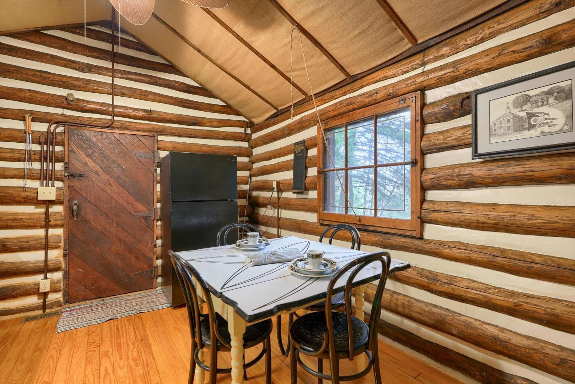 Russell Cabin Logan Luaran gambar
