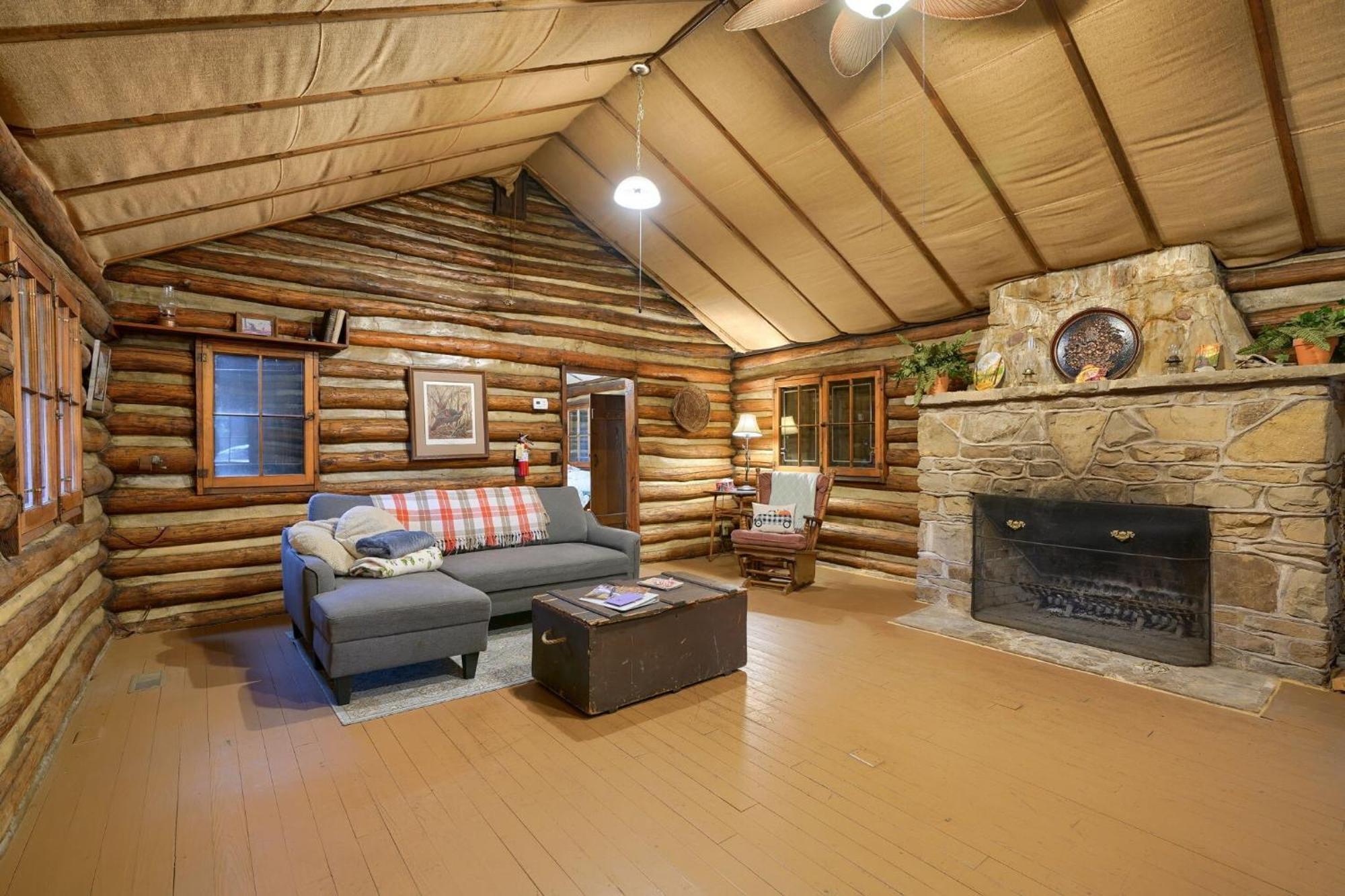 Russell Cabin Logan Luaran gambar