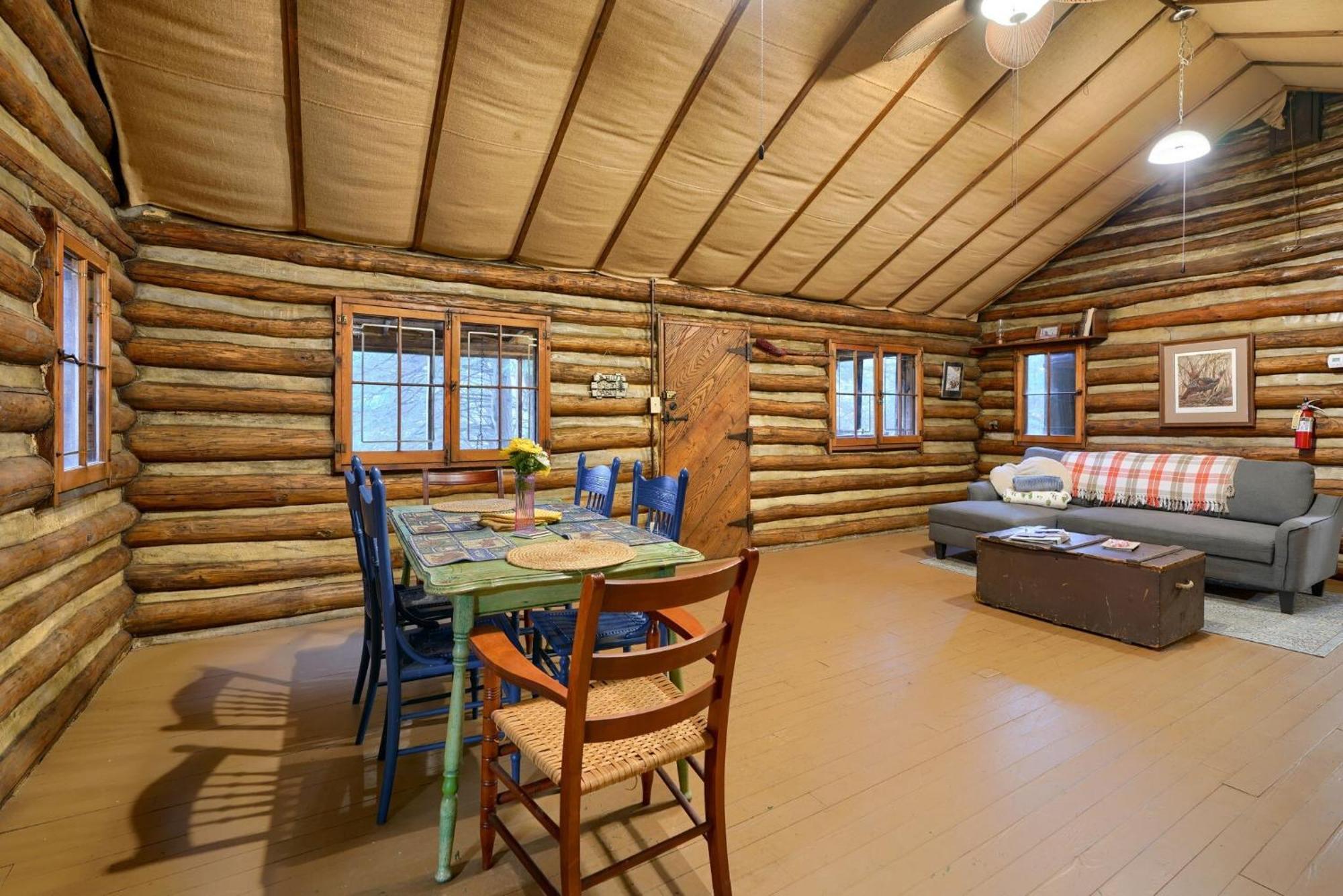 Russell Cabin Logan Luaran gambar