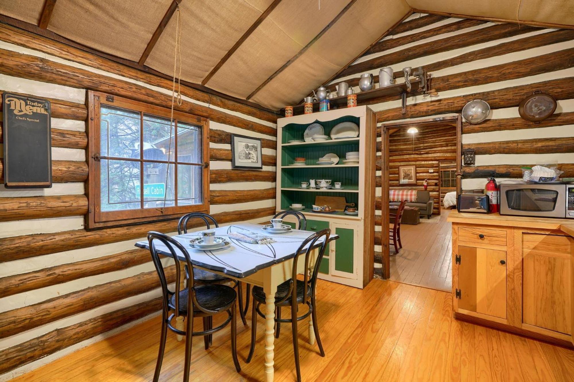 Russell Cabin Logan Luaran gambar