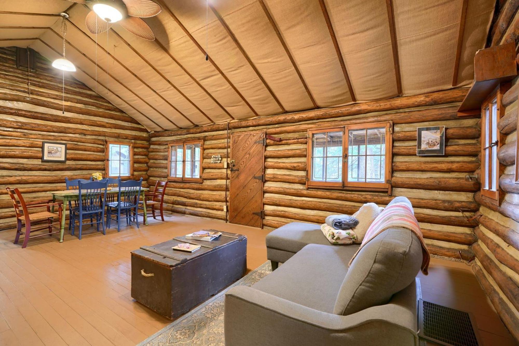 Russell Cabin Logan Luaran gambar