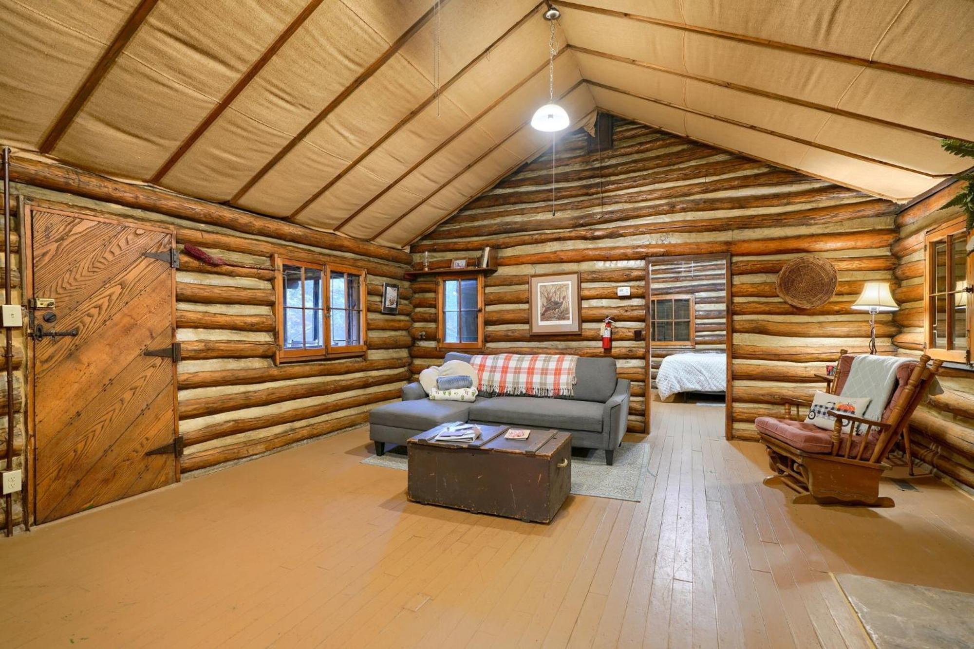 Russell Cabin Logan Luaran gambar