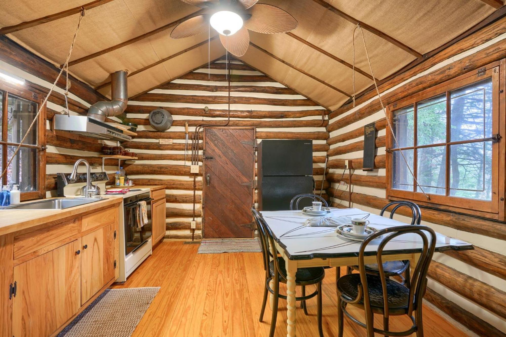 Russell Cabin Logan Luaran gambar